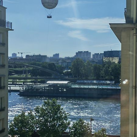 View Sur La Seine Lägenhet Paris Exteriör bild